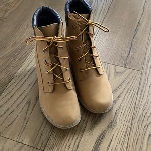 Timberland Women’s Wedge Boots, Size 8, Camel/tan color